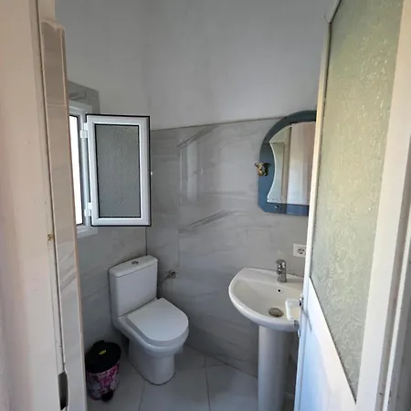 Valona ゲストハウス *